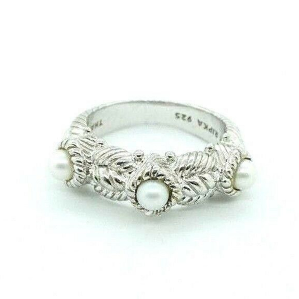 Judith Ripka Sterlin and pearl Cable ring. Size 6.
